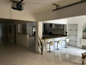 Big house with garage in Yumbo Valle